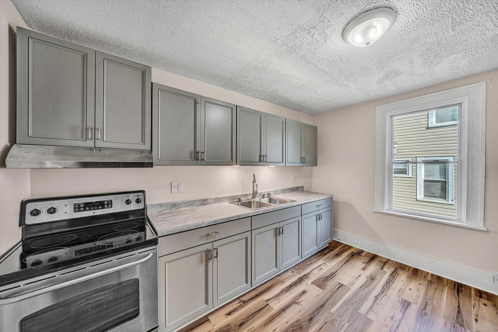 2431 Delaware AVE NW - Photo 12