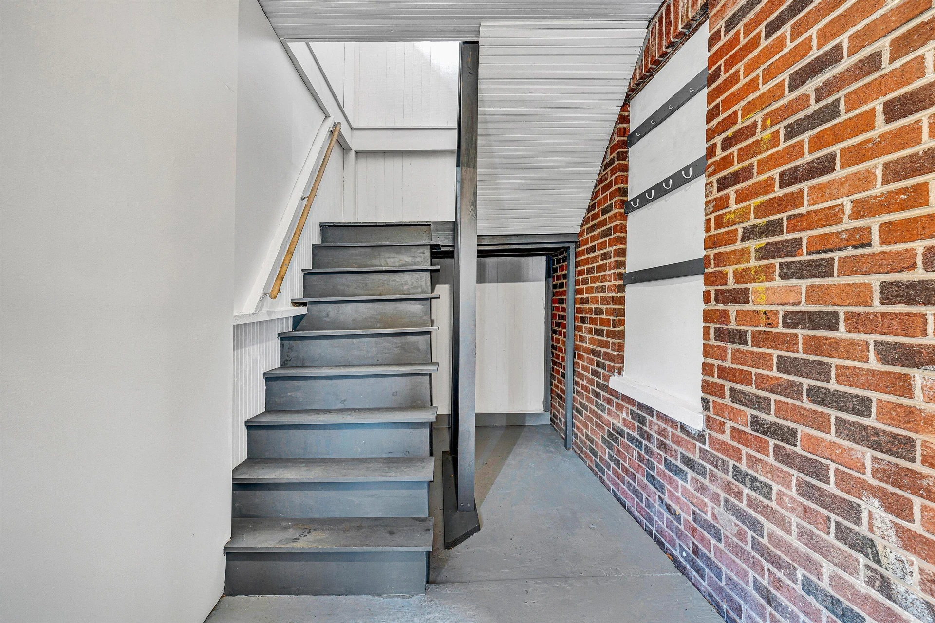 2431 Delaware AVE NW - Photo 16