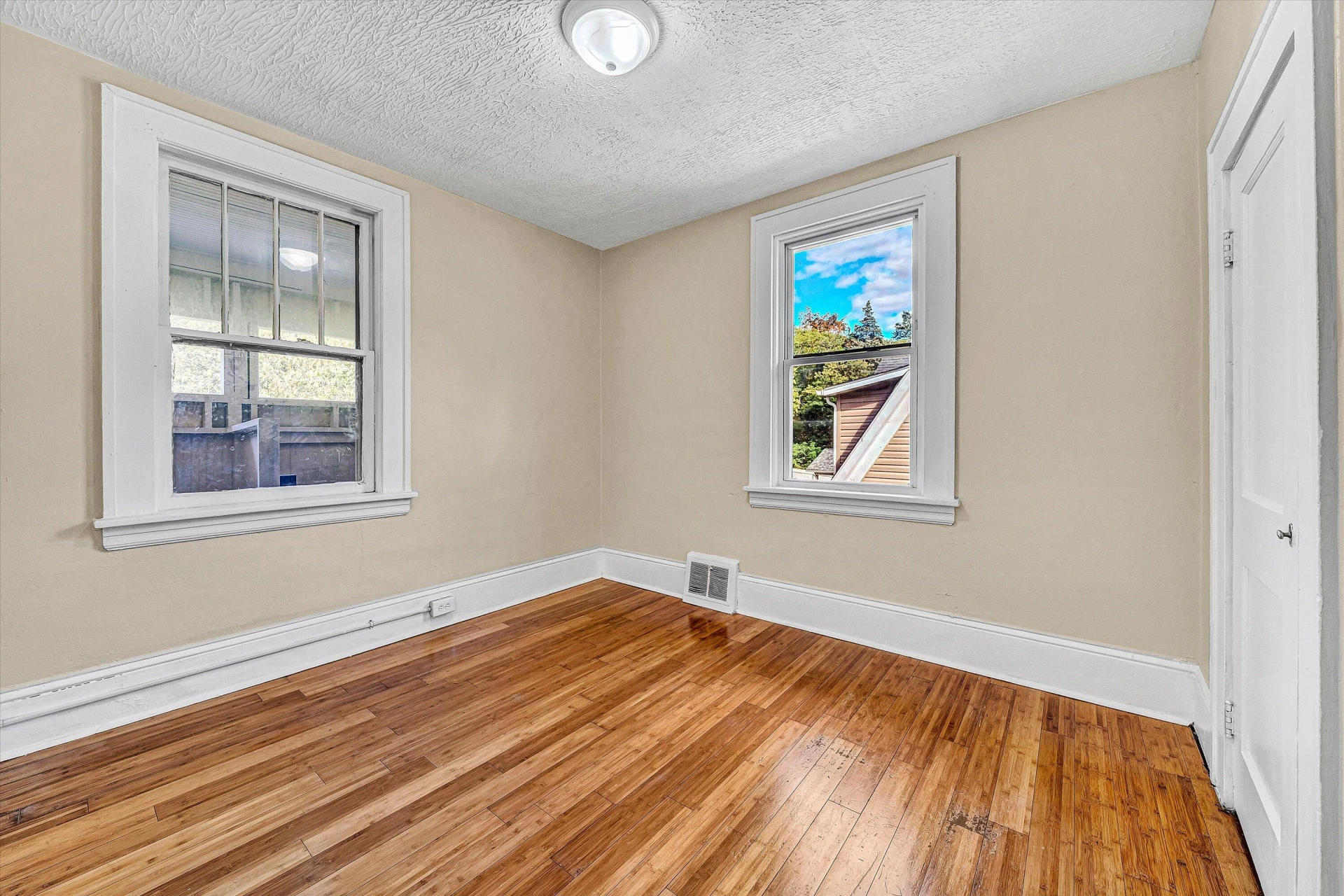 2431 Delaware AVE NW - Photo 18