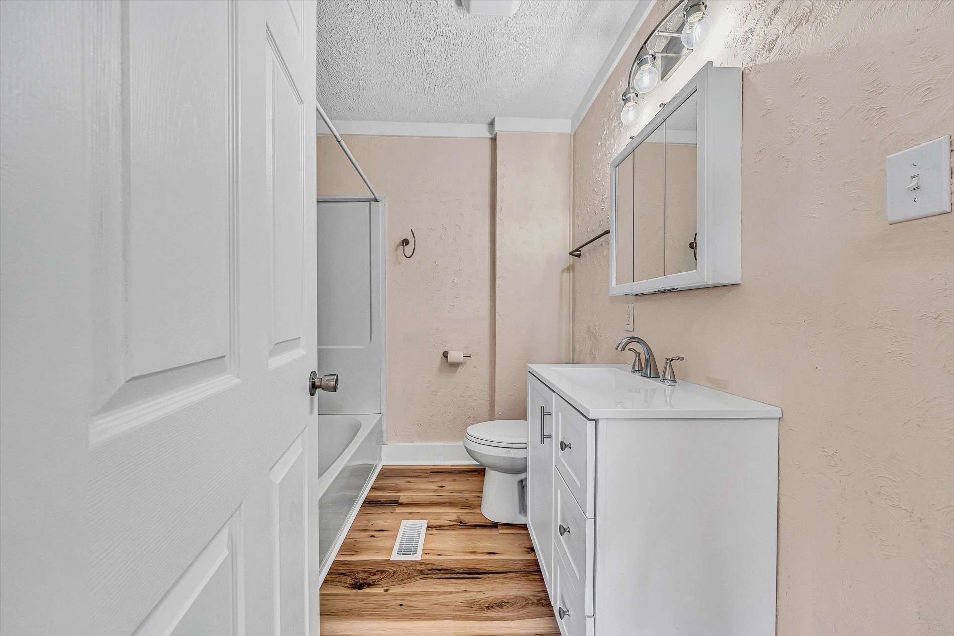 2431 Delaware AVE NW - Photo 19