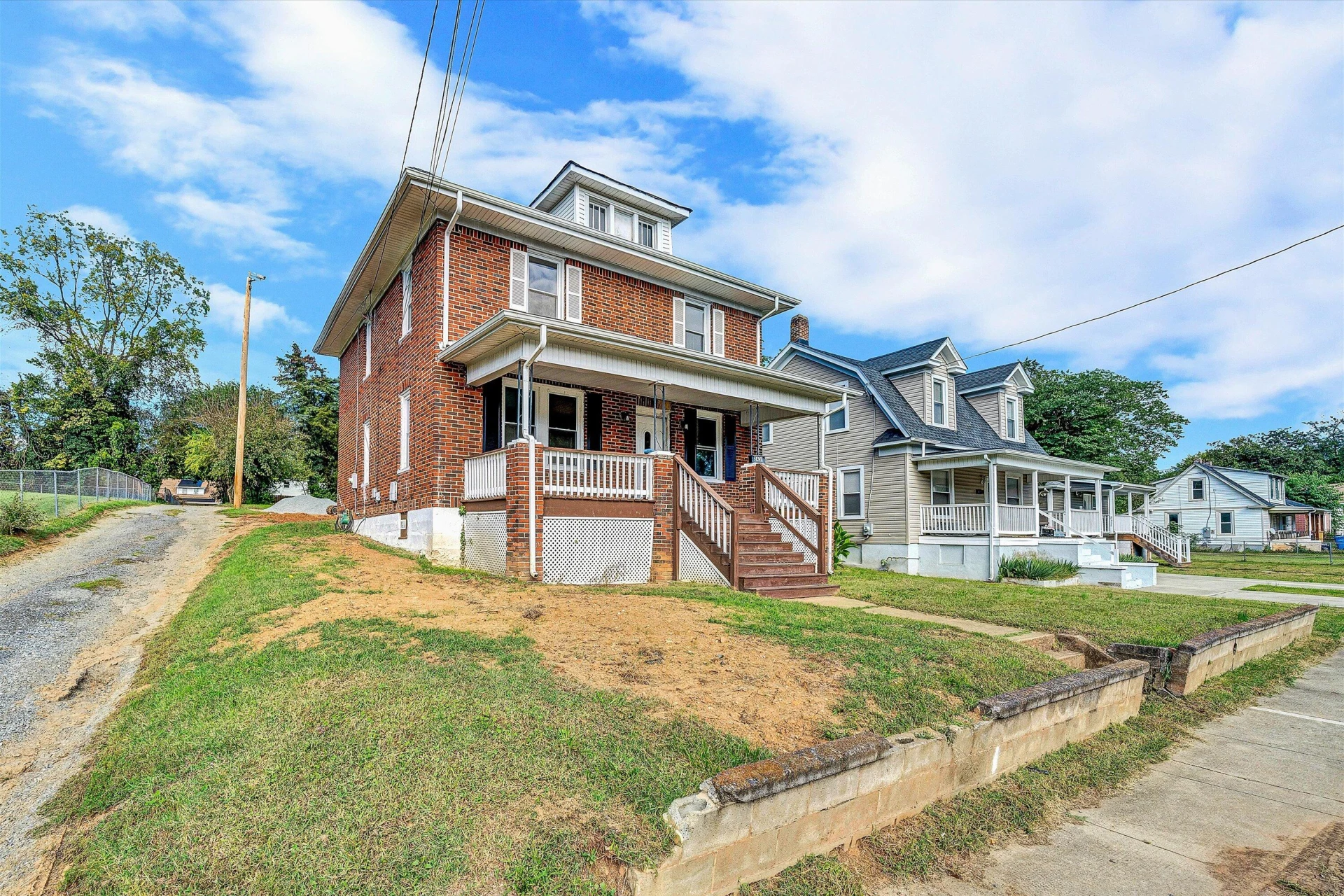 2431 Delaware AVE NW - Photo 2