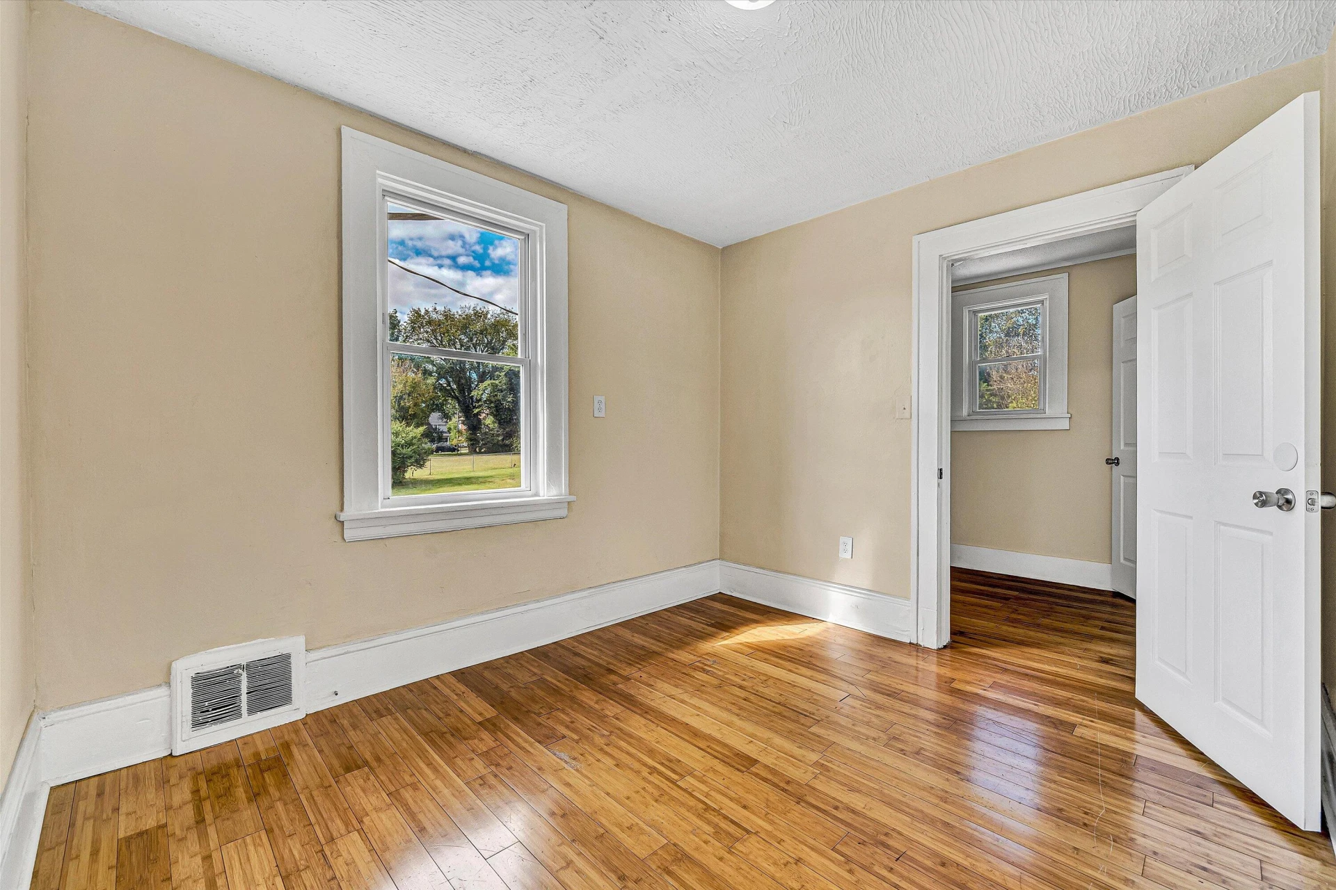 2431 Delaware AVE NW - Photo 20