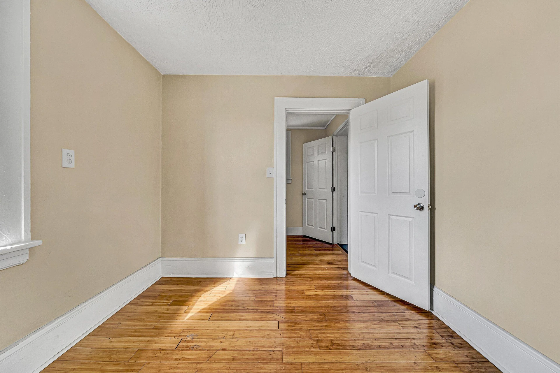 2431 Delaware AVE NW - Photo 21