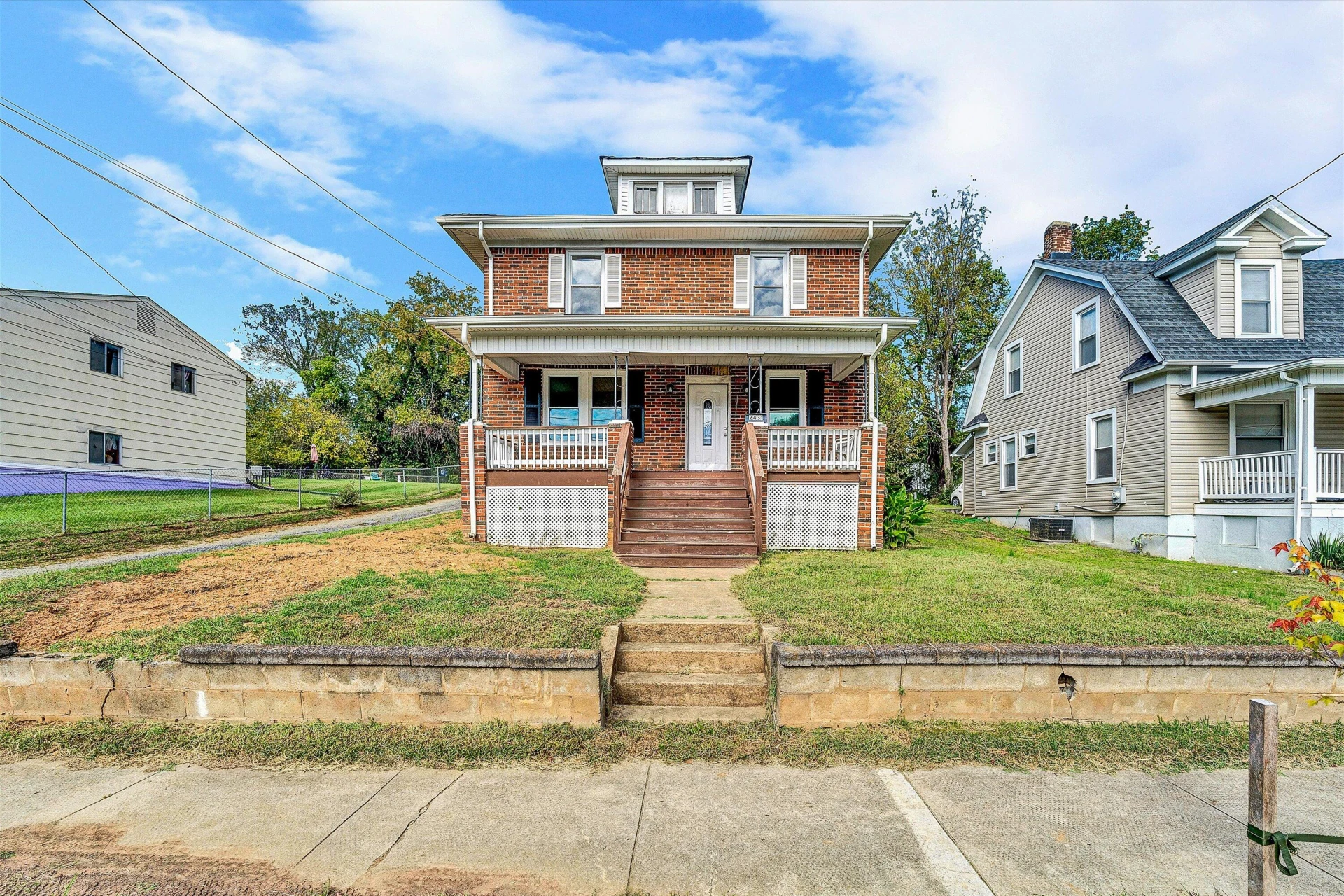2431 Delaware AVE NW - Photo 3