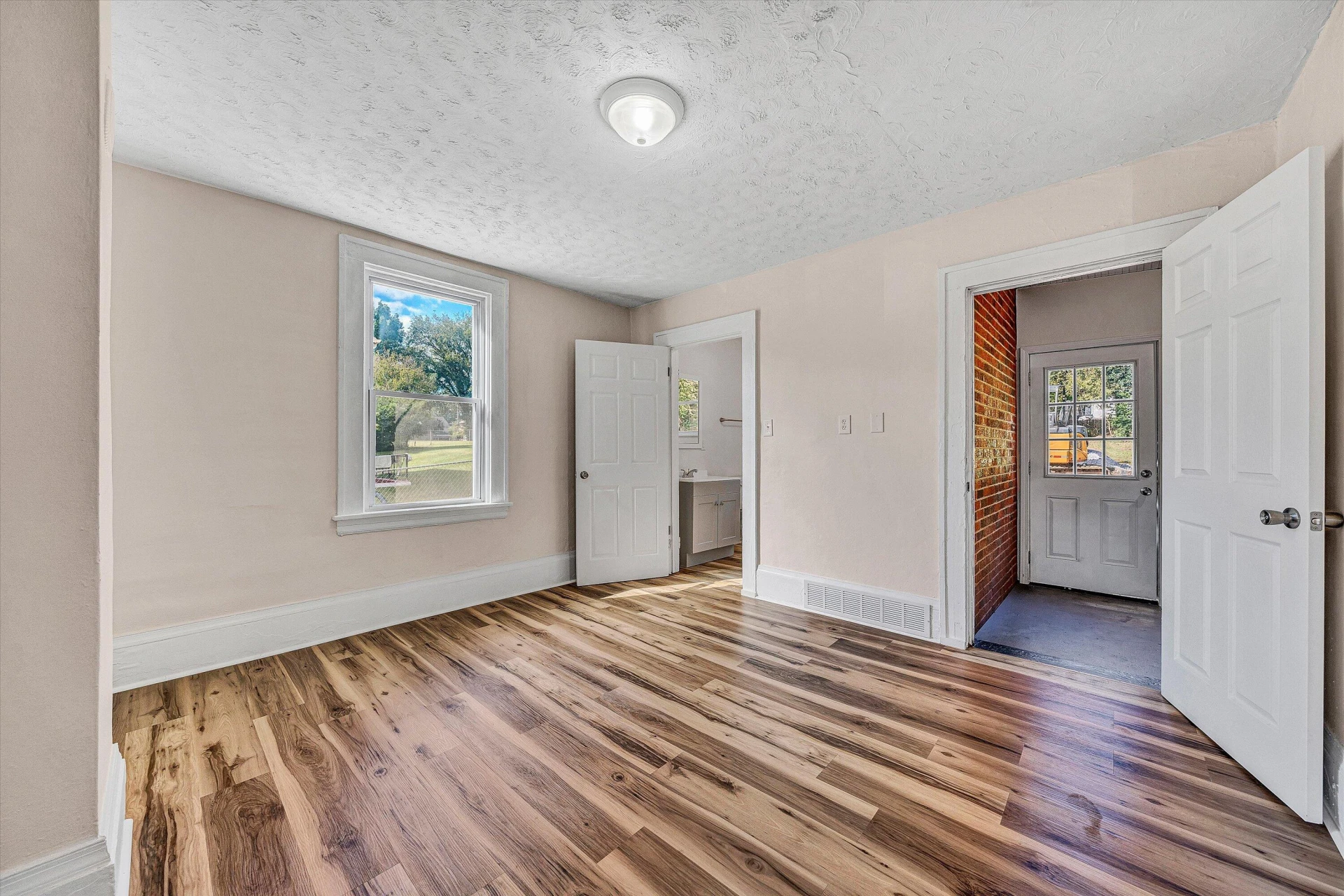 2431 Delaware AVE NW - Photo 8