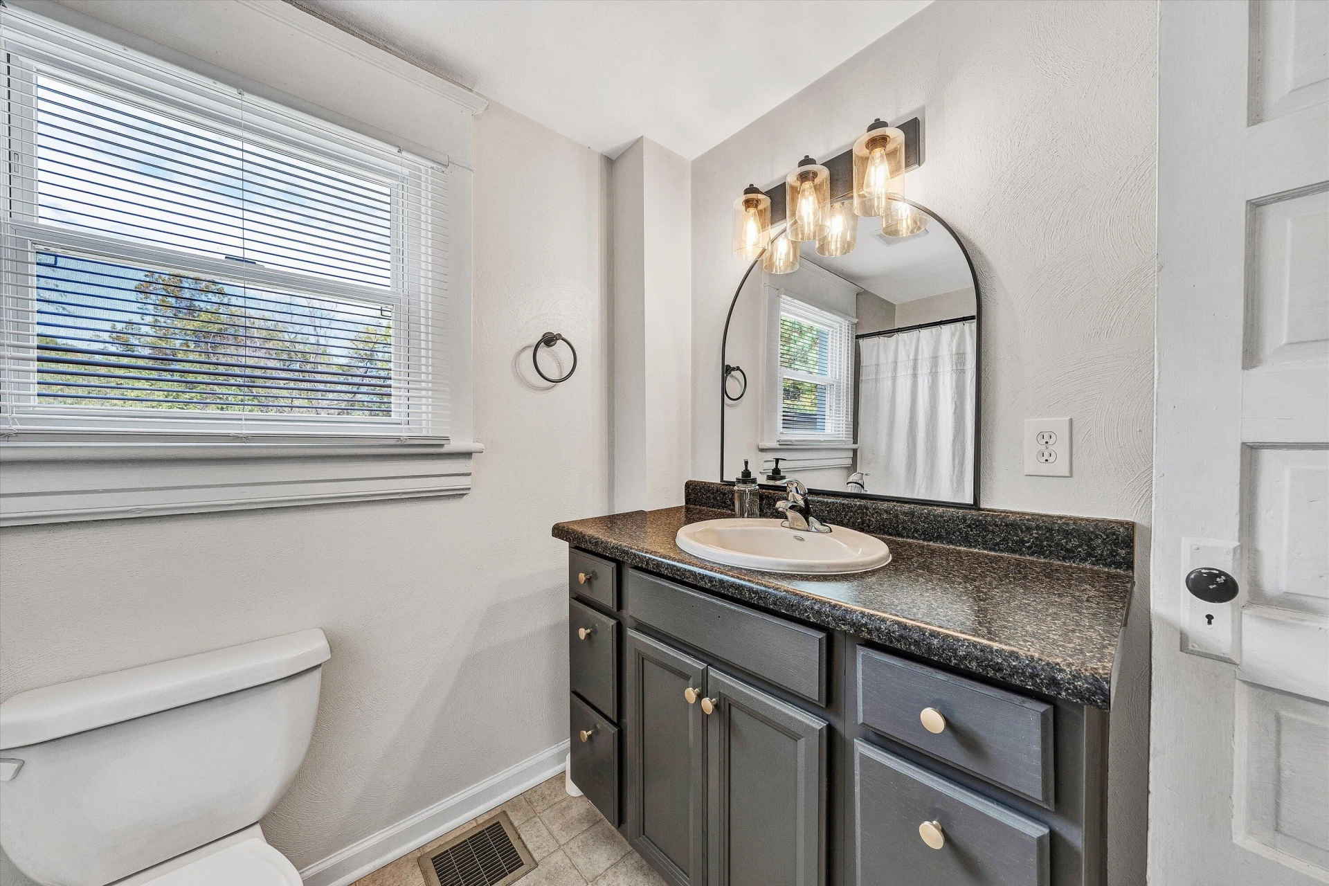 1320 Eddington RD SE - Photo 20