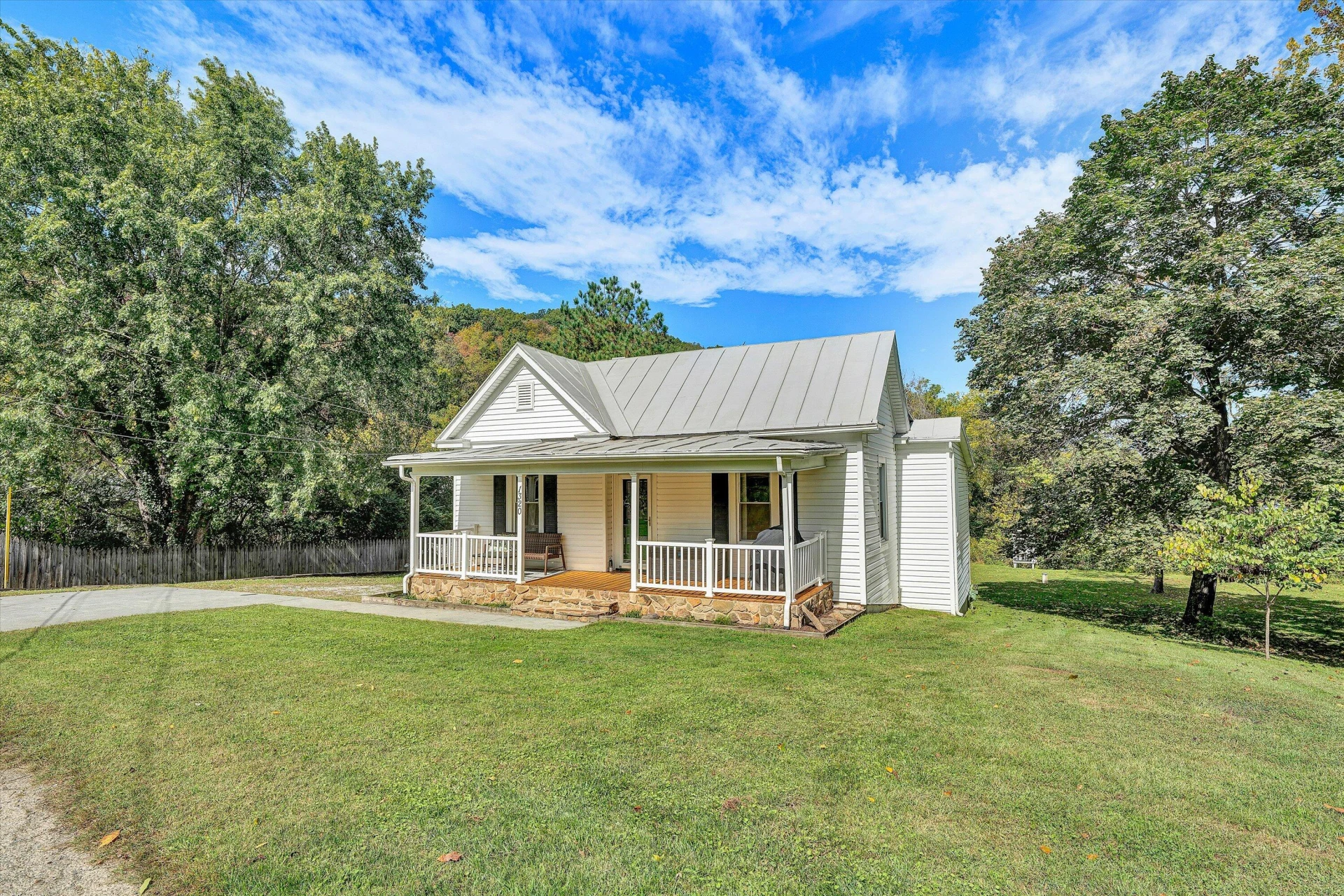 1320 Eddington RD SE - Photo 3