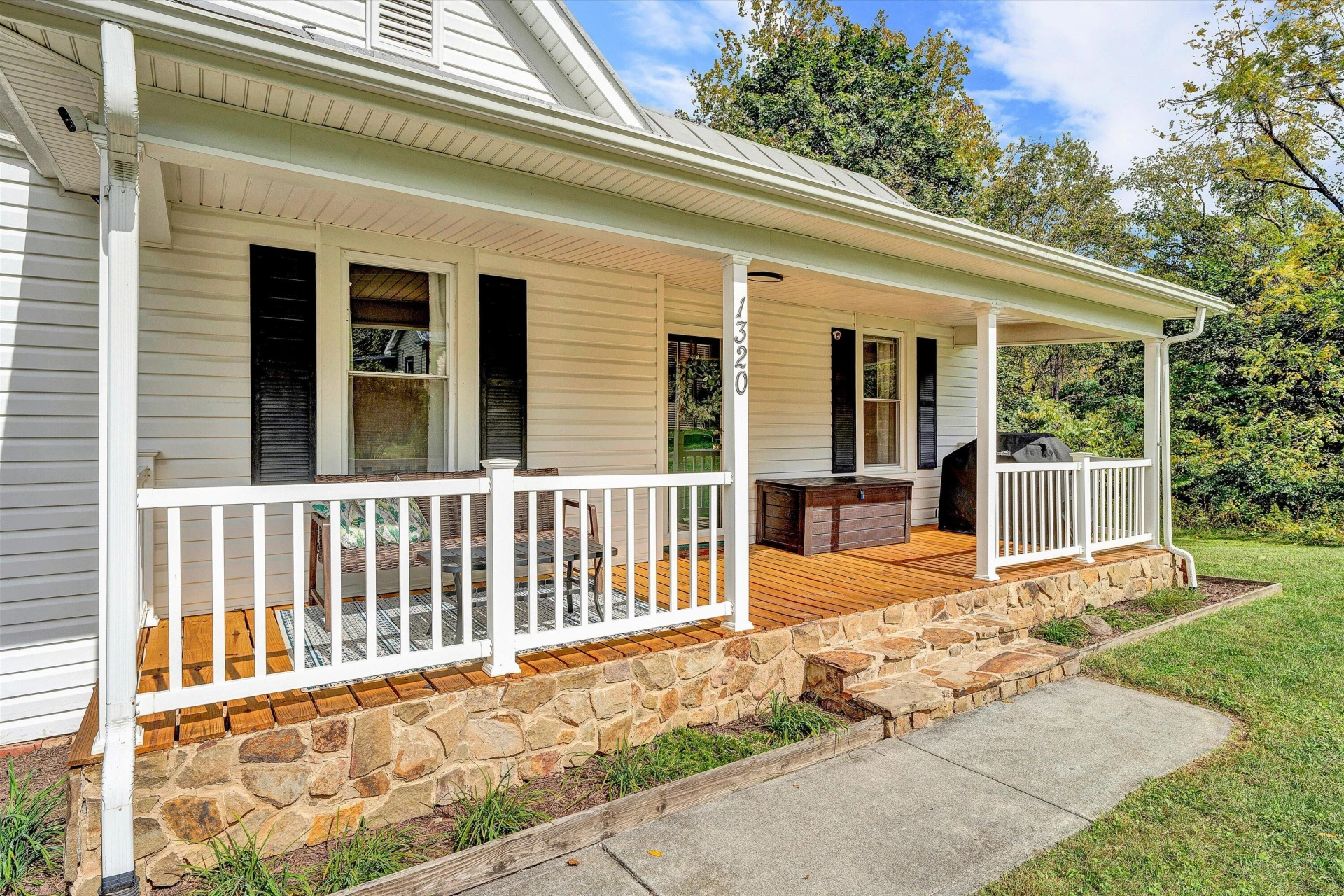 1320 Eddington RD SE - Photo 4