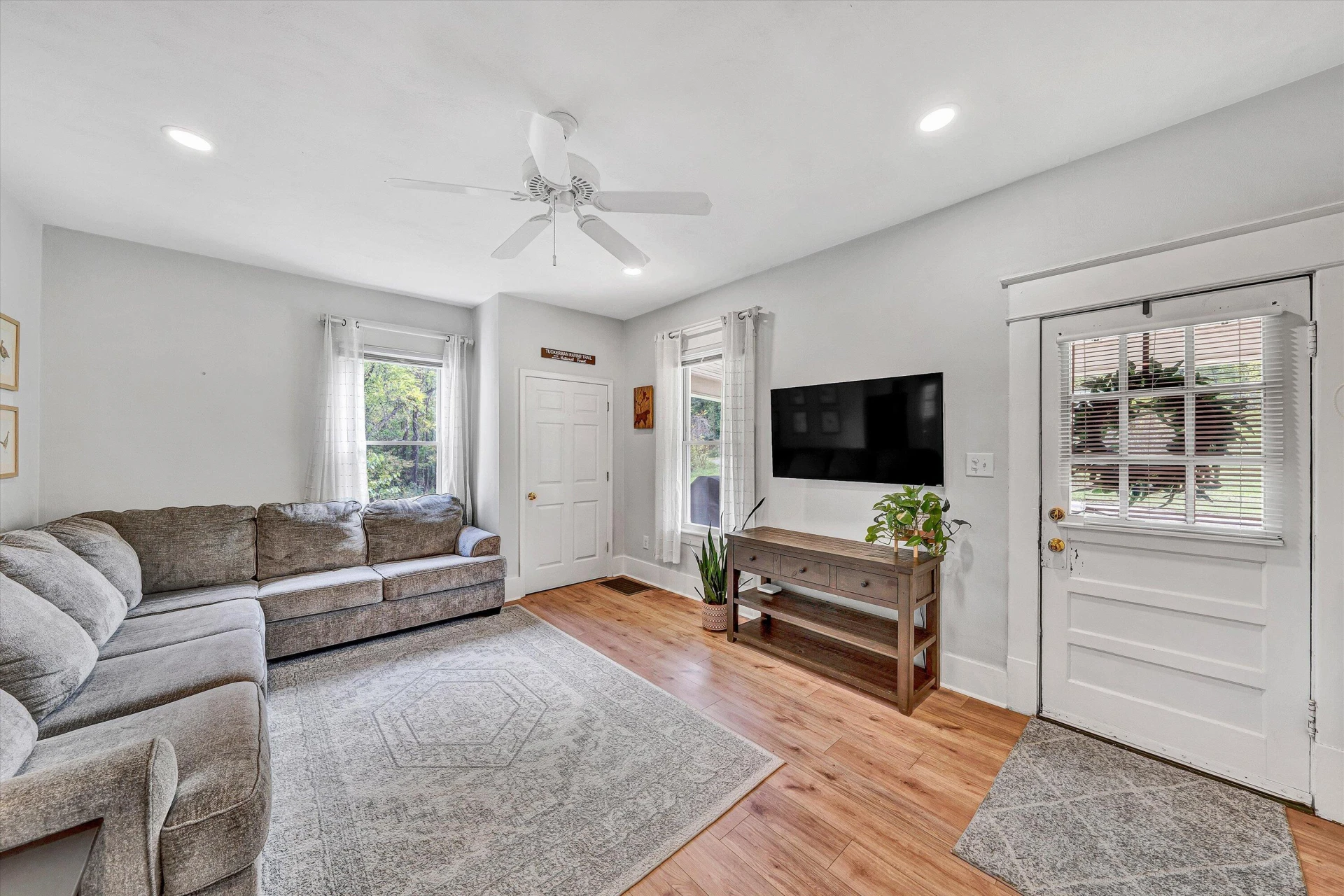 1320 Eddington RD SE - Photo 6