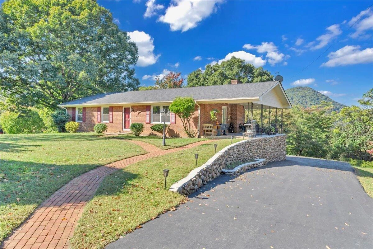 1843 Redwood RD SE