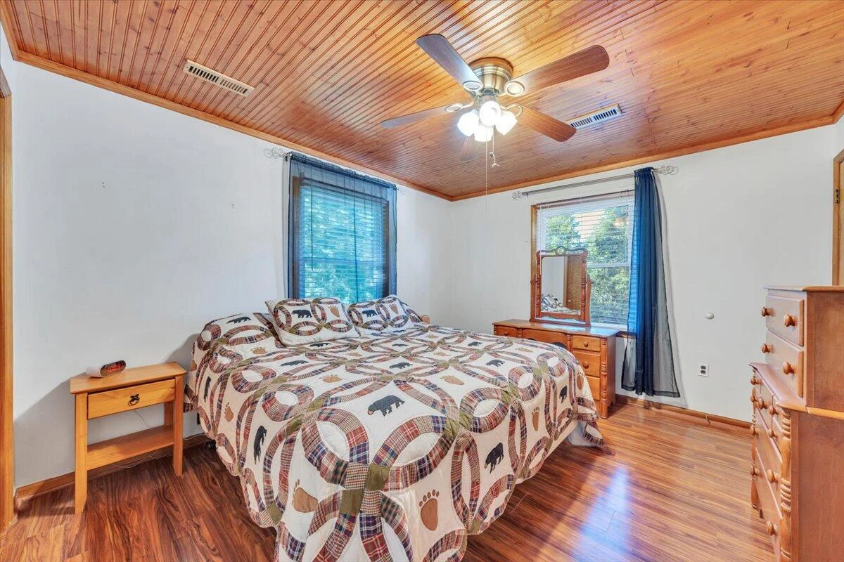 1843 Redwood RD SE - Photo 10
