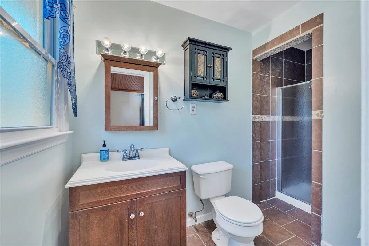1843 Redwood RD SE - Photo 11