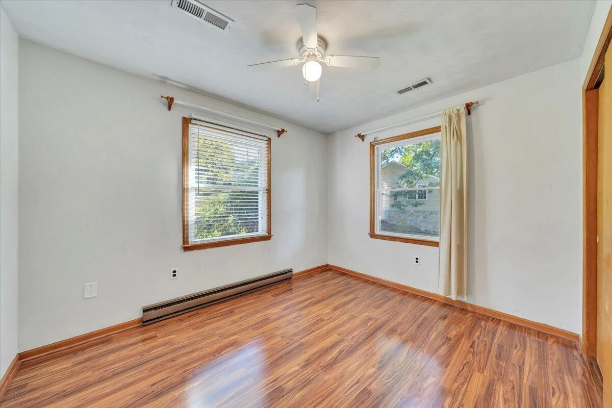 1843 Redwood RD SE - Photo 12