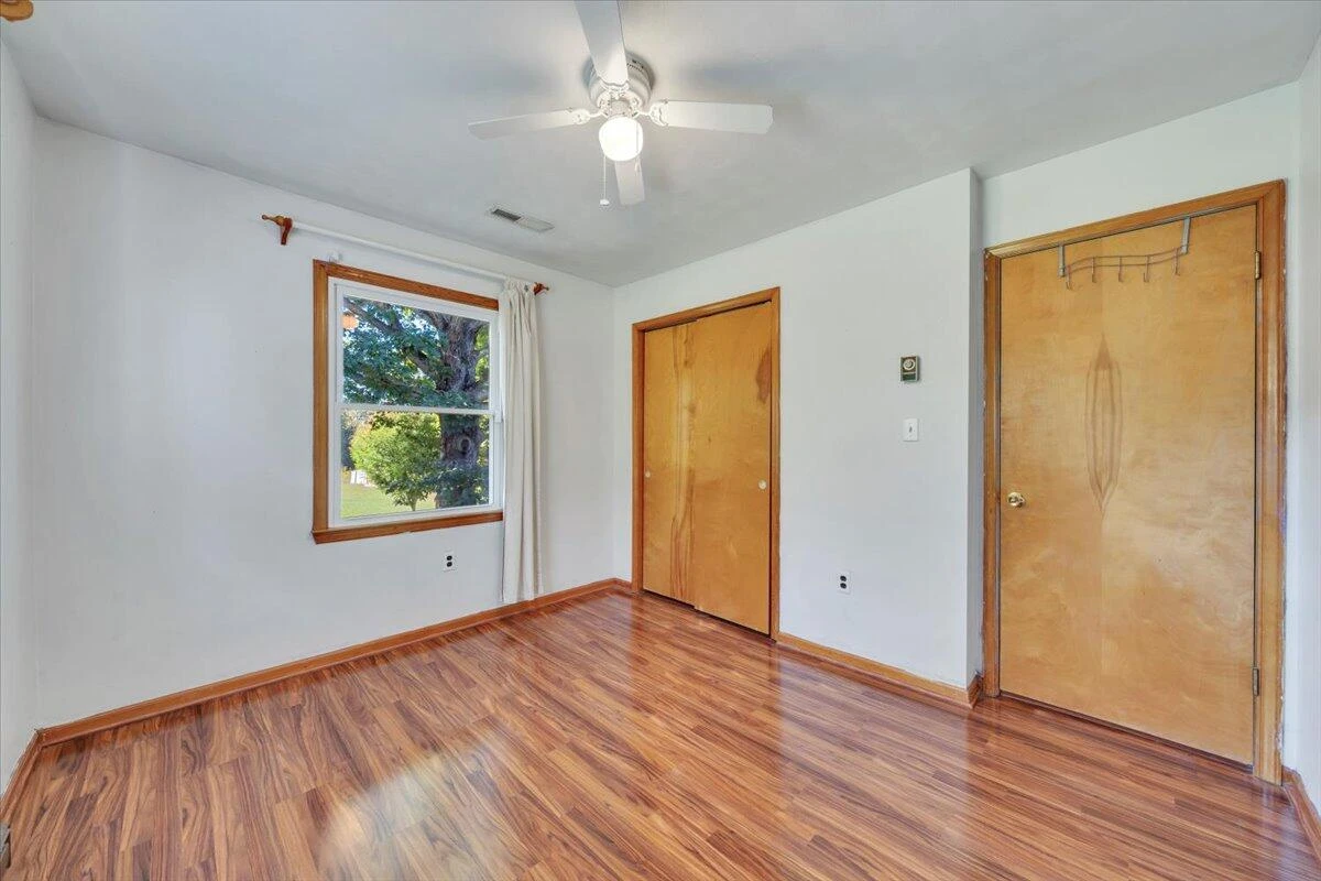 1843 Redwood RD SE - Photo 13