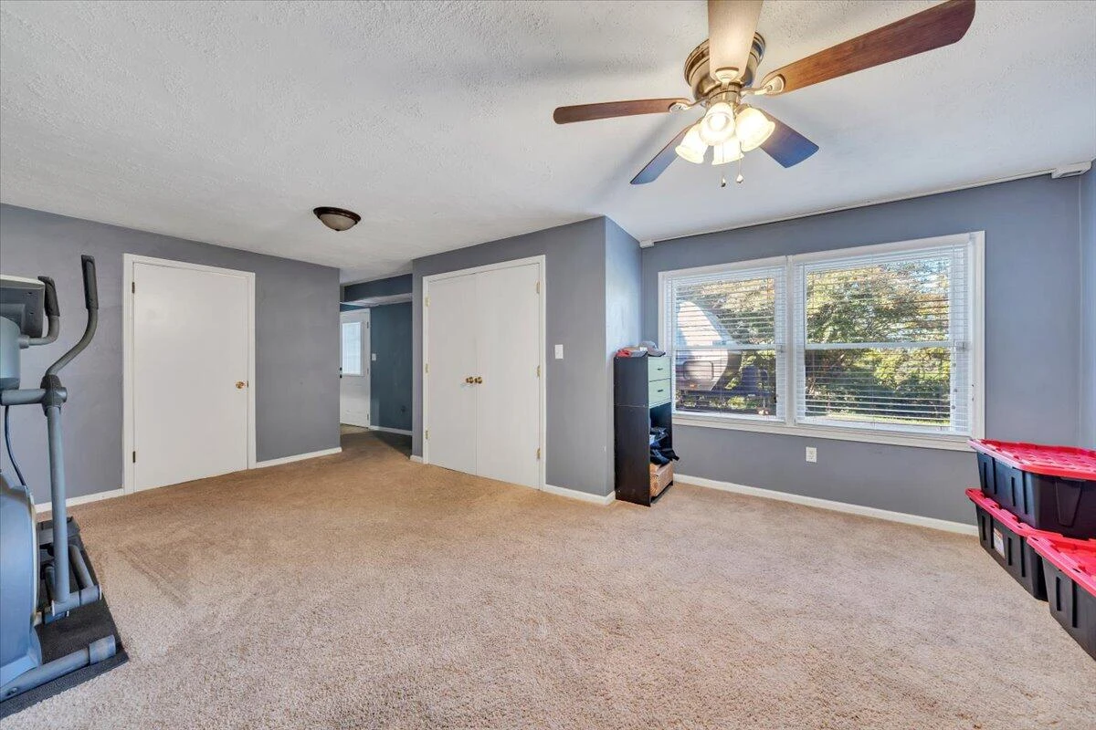 1843 Redwood RD SE - Photo 16