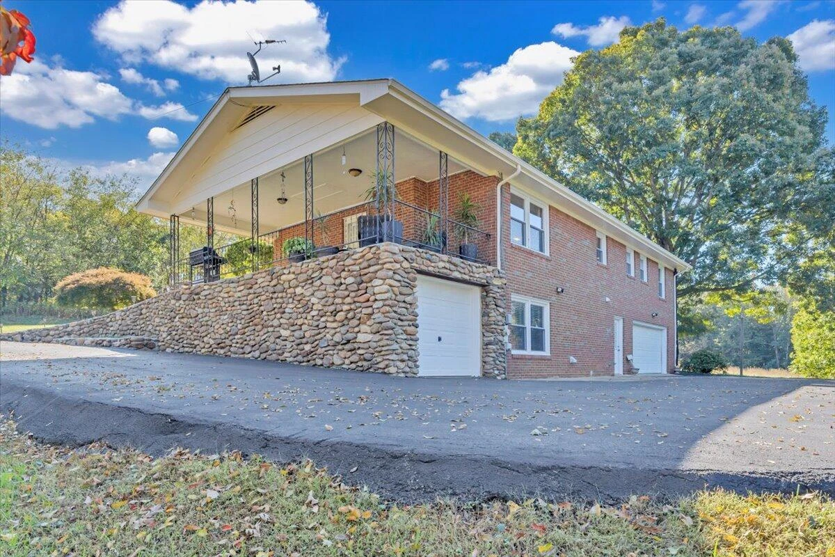 1843 Redwood RD SE - Photo 22