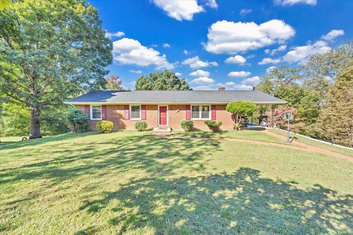 1843 Redwood RD SE - Photo 27