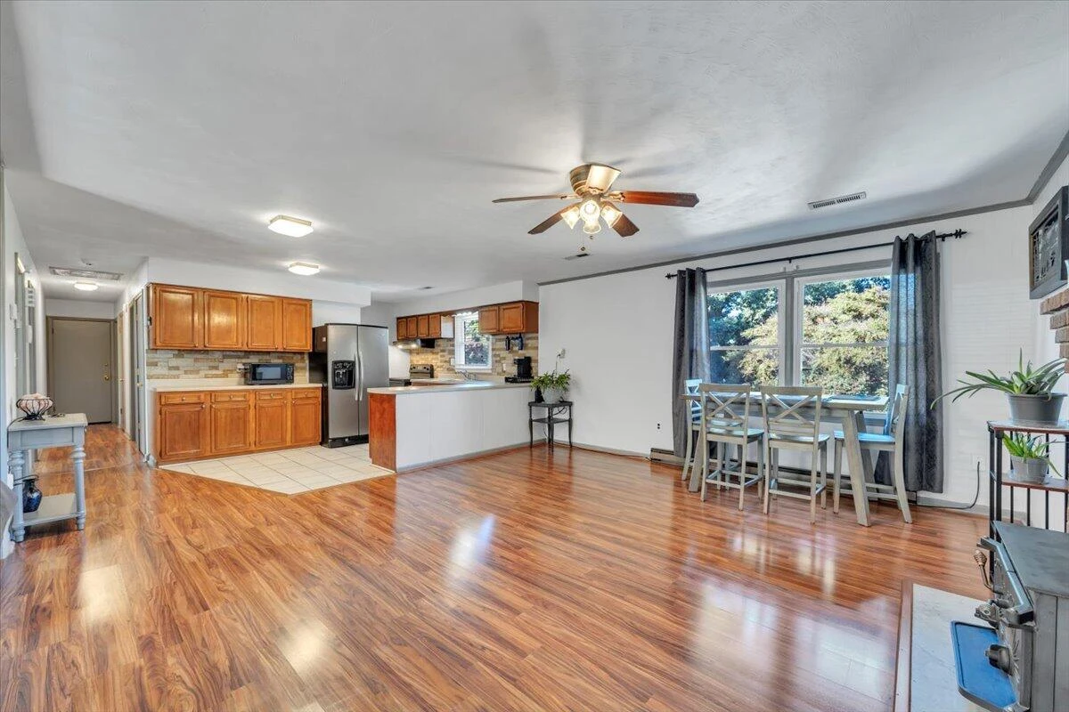 1843 Redwood RD SE - Photo 6