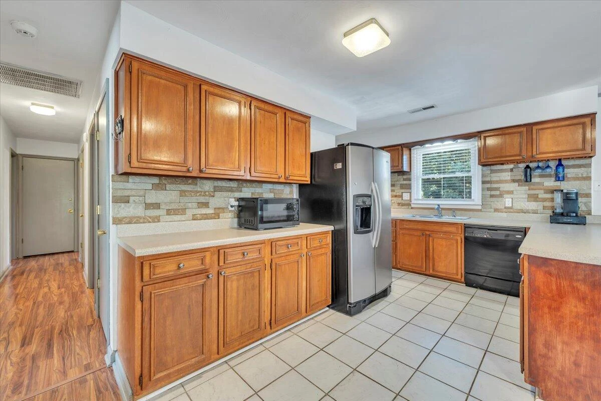 1843 Redwood RD SE - Photo 8