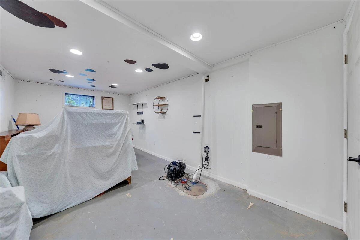 2441 Meadowbrook RD NW - Photo 23