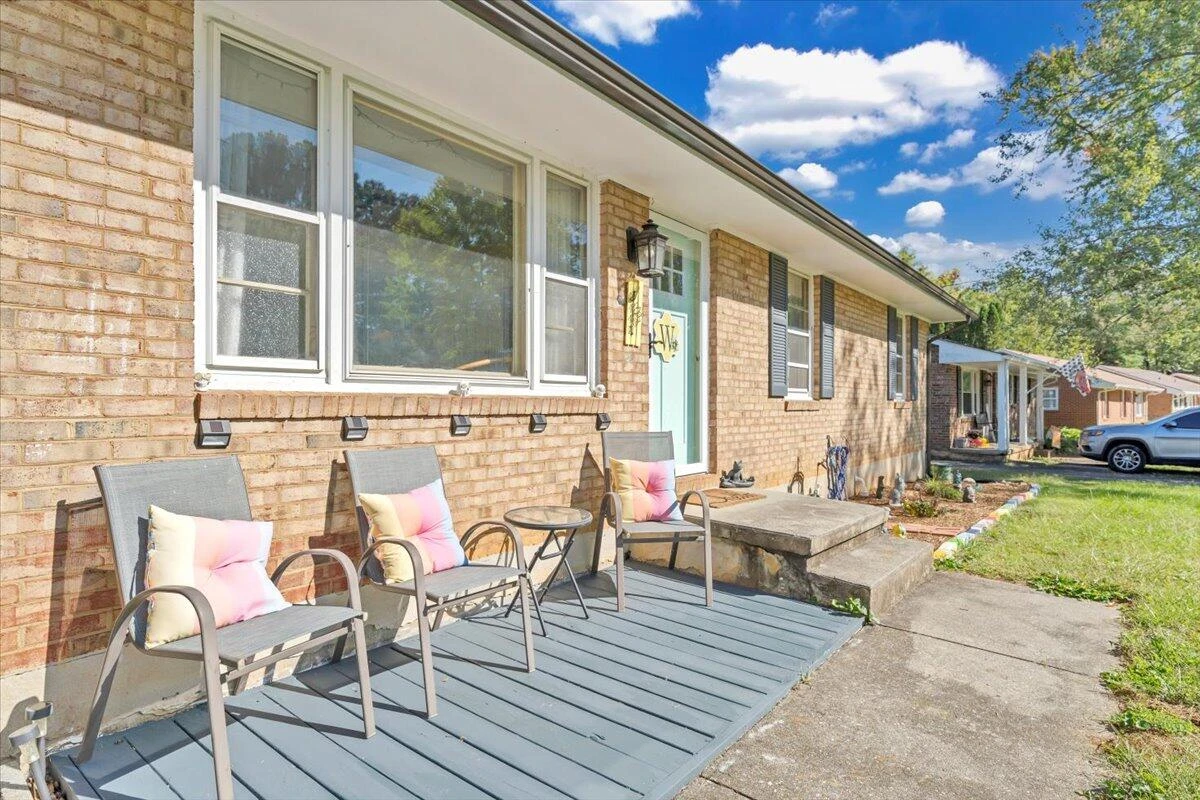 2441 Meadowbrook RD NW - Photo 4