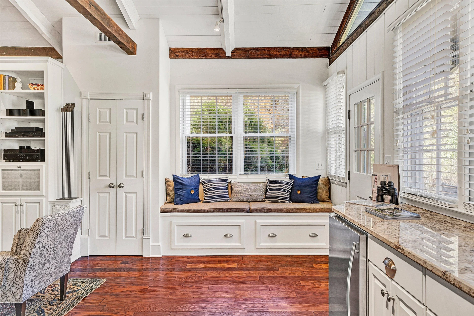 400 Walnut RD - Photo 3