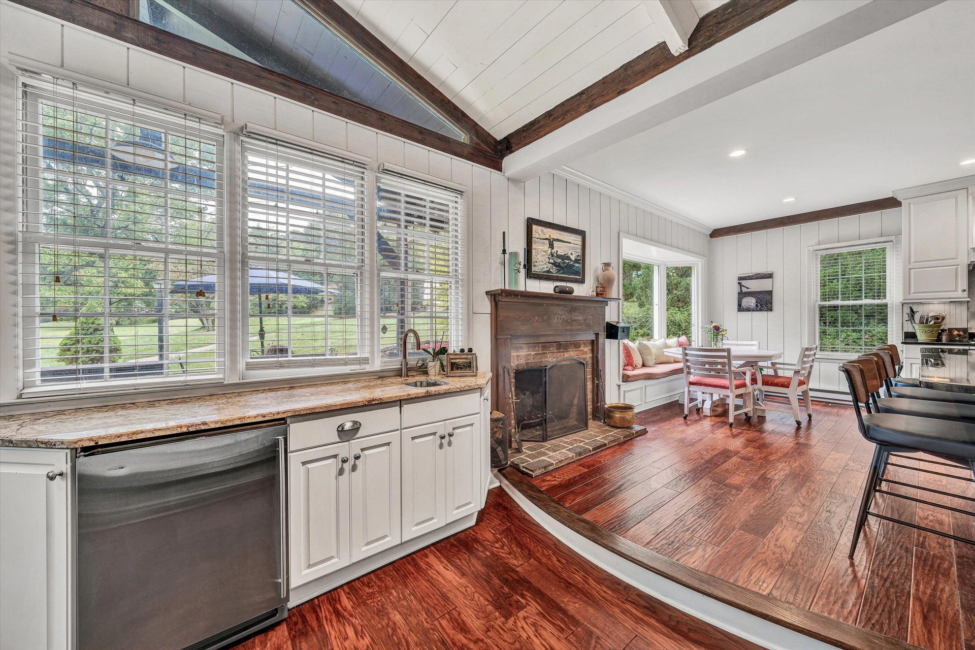 400 Walnut RD - Photo 6