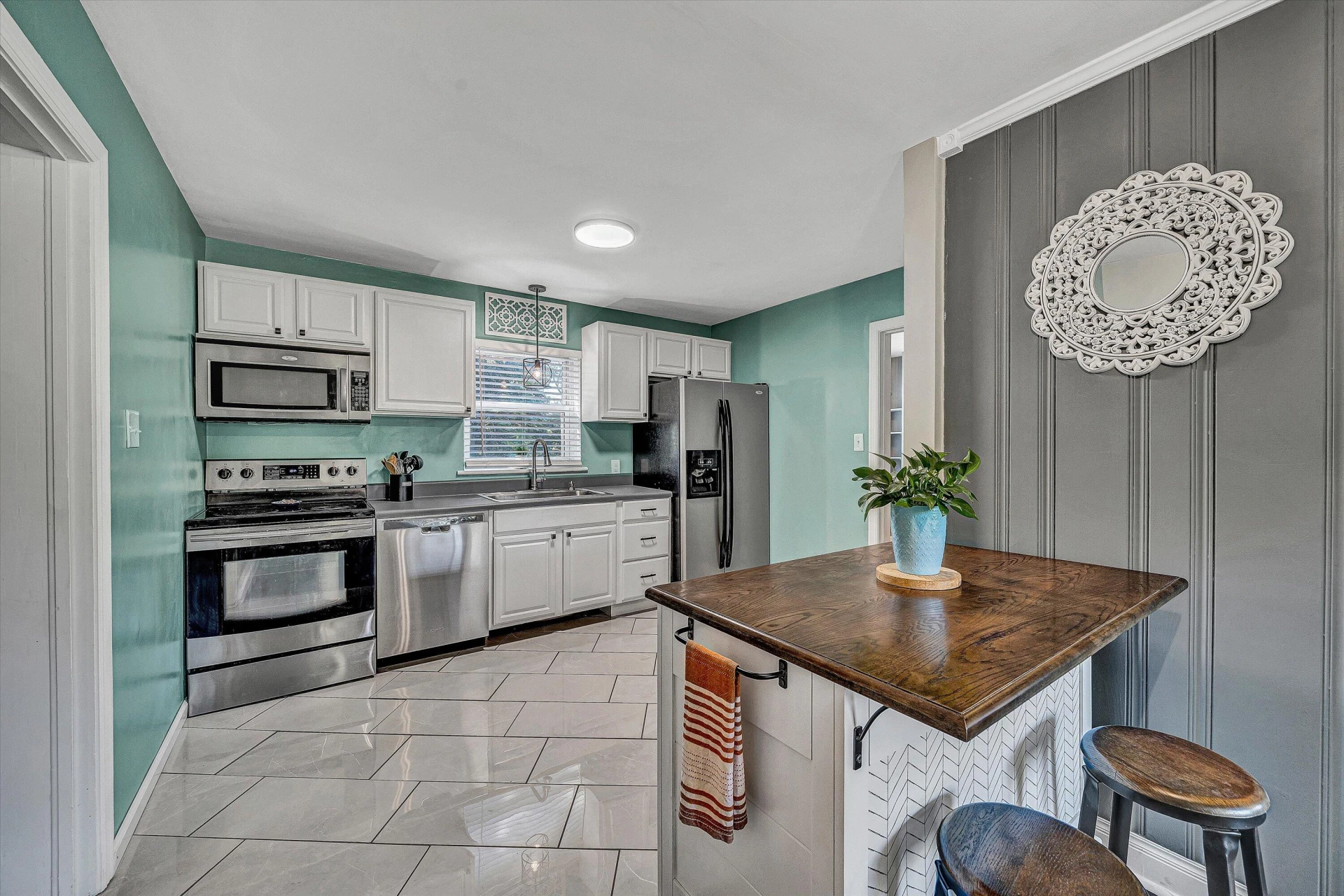 3516 Grandin RD SW - Photo 8