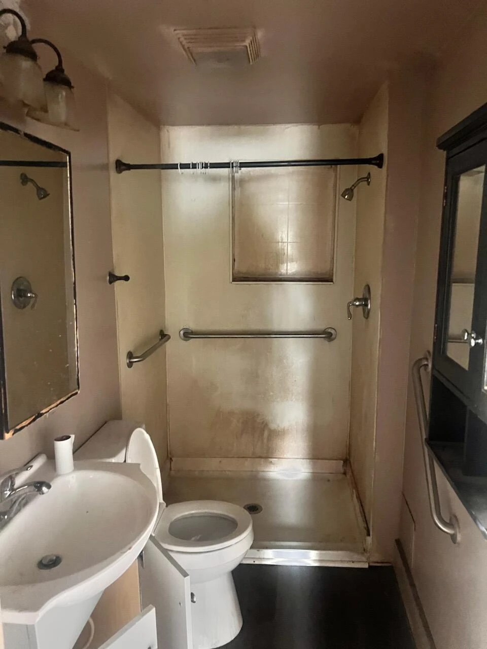 711 Harrison AVE NW - Photo 4