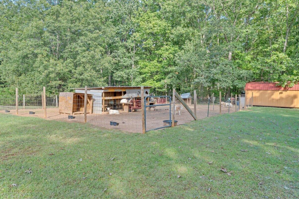 1384 Homeplace RD - Photo 30