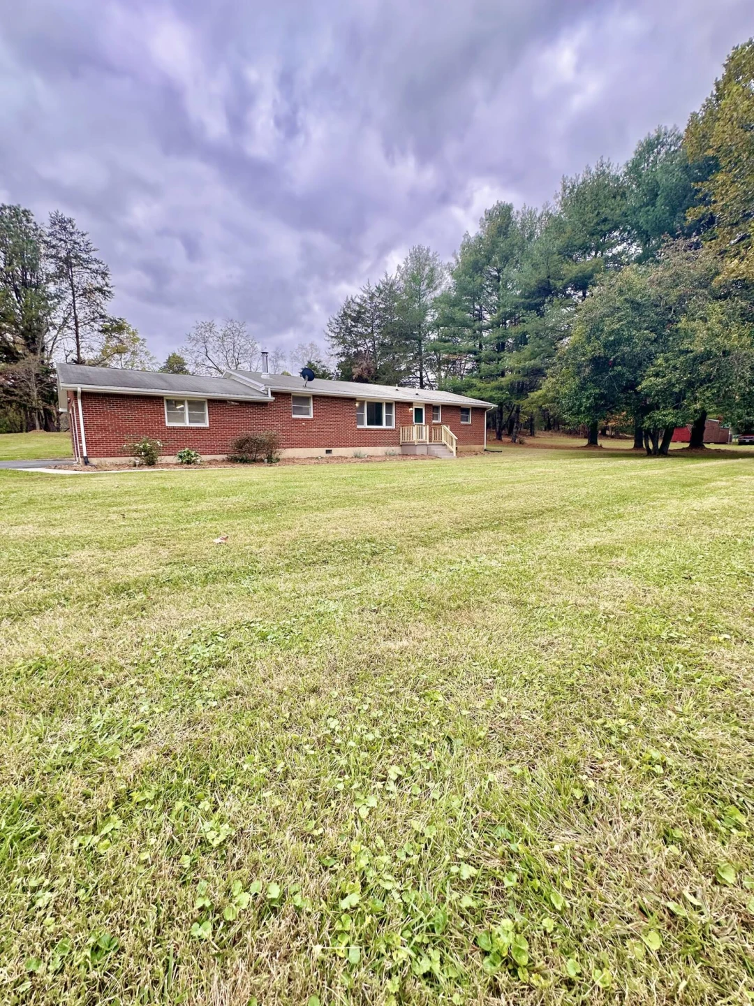 401 Broken Arrow LN