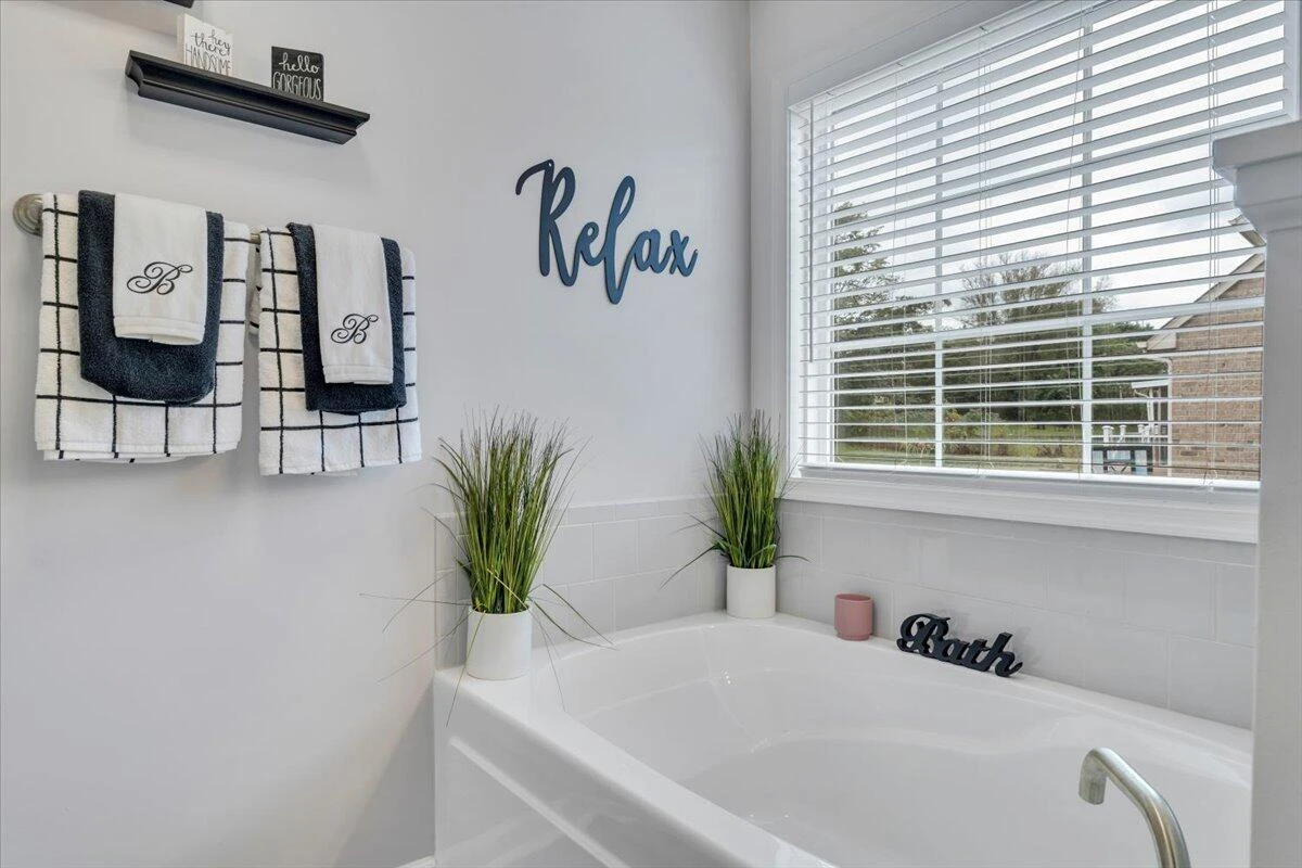 4018 Hazelridge RD NW - Photo 22