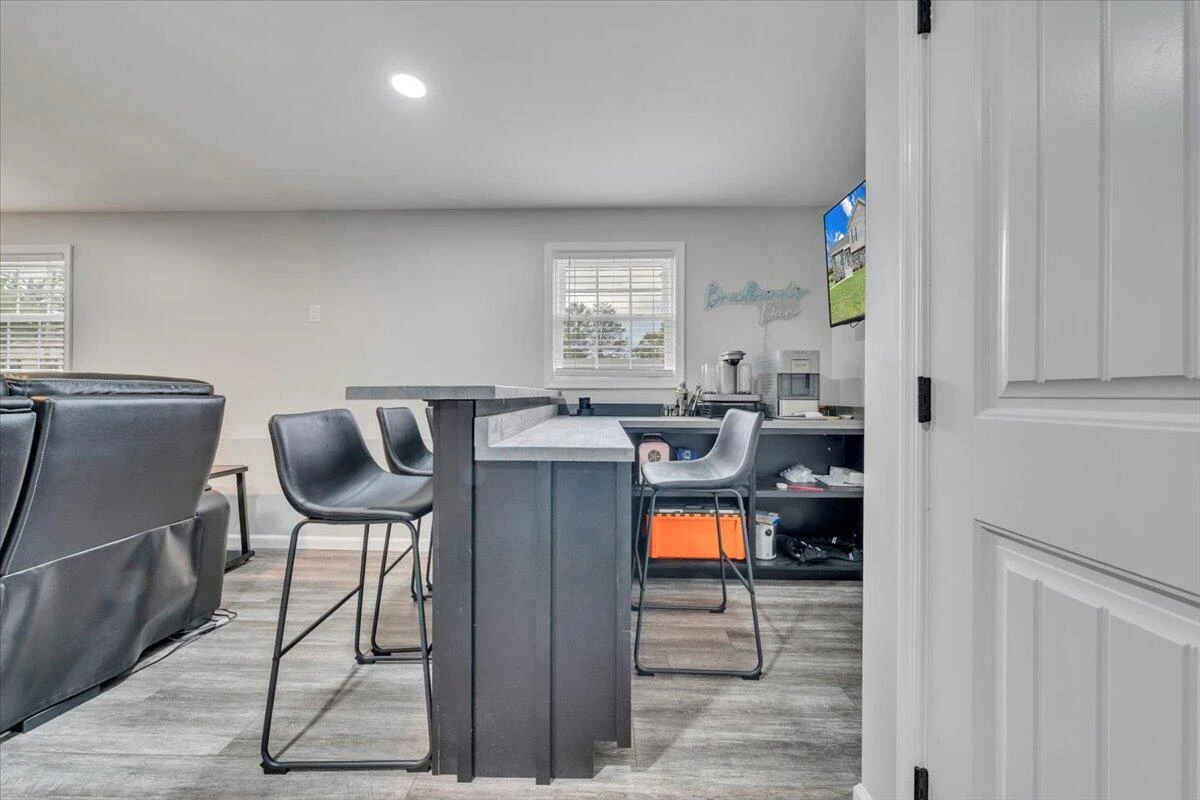 4018 Hazelridge RD NW - Photo 23