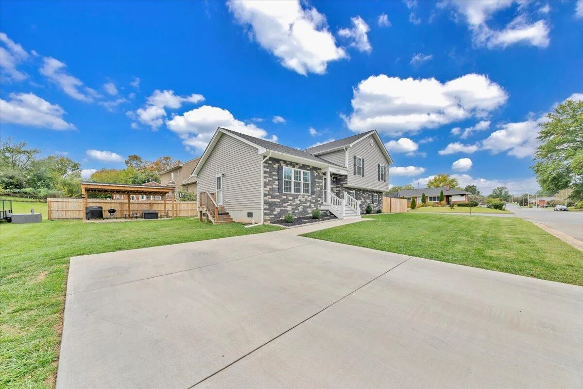 4018 Hazelridge RD NW - Photo 43
