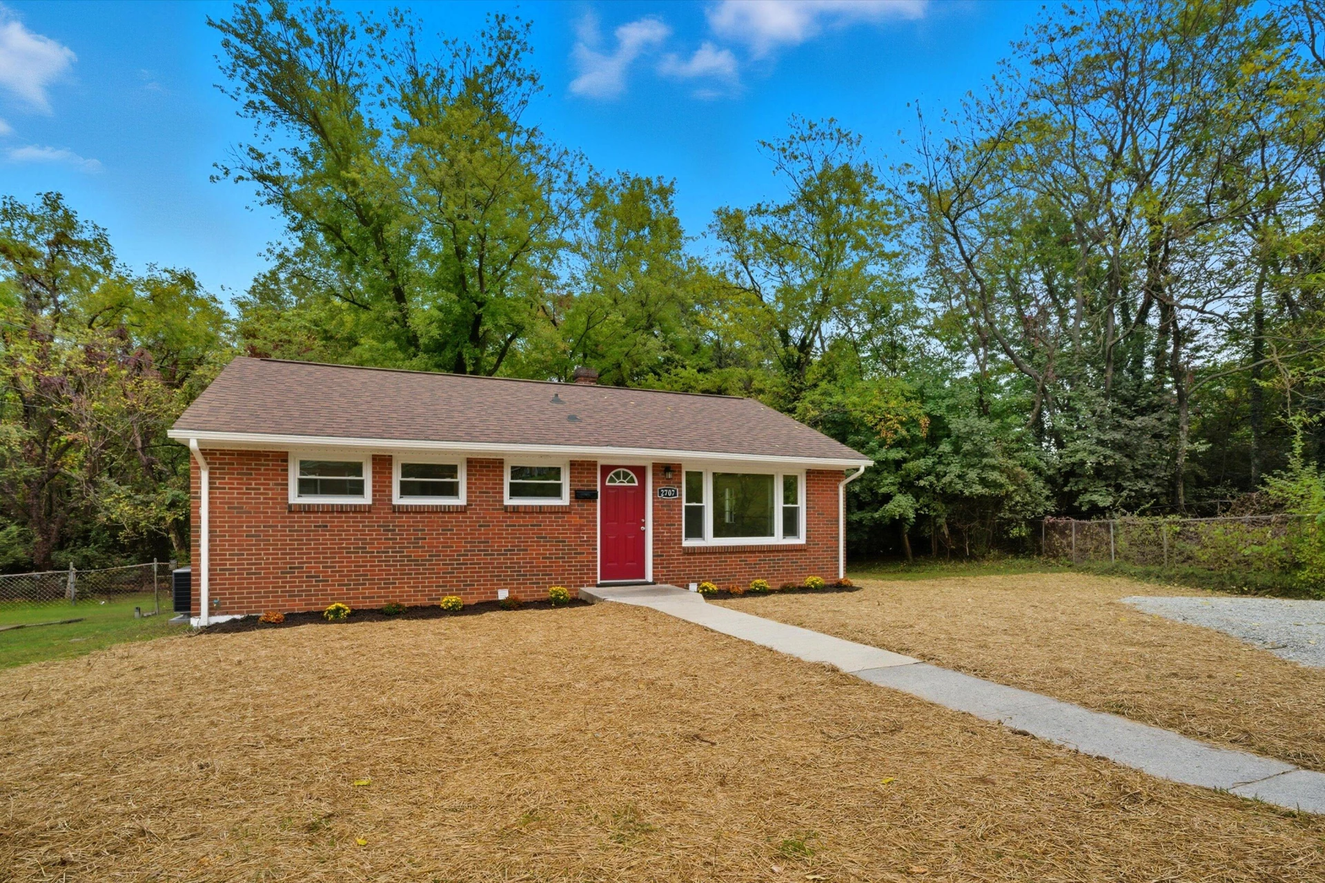 2707 Mountainaire AVE NW - Photo 2