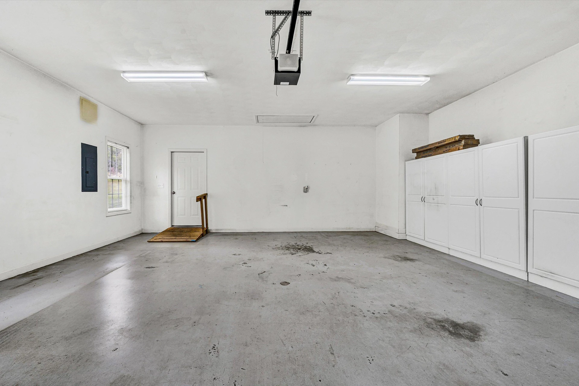 1613 Edgebrook RD - Photo 17