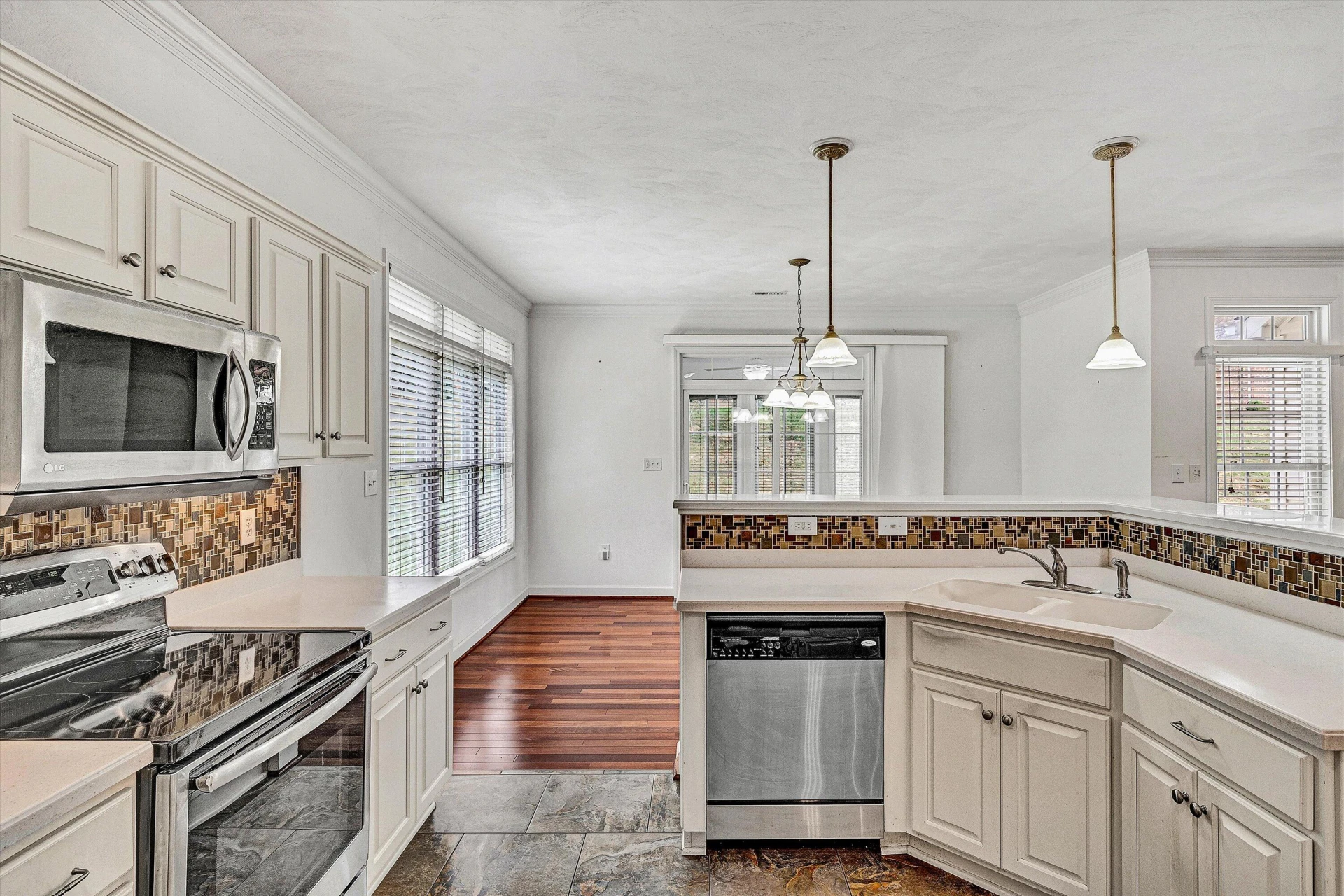 1613 Edgebrook RD - Photo 10