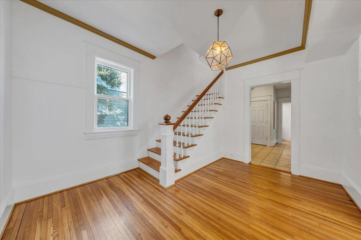 2115 Berkley AVE SW - Photo 2