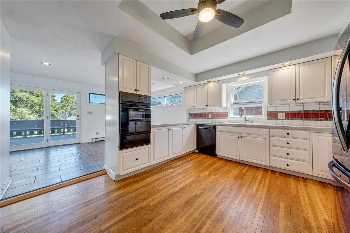 2115 Berkley AVE SW - Photo 3