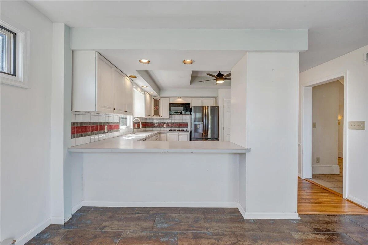 2115 Berkley AVE SW - Photo 8