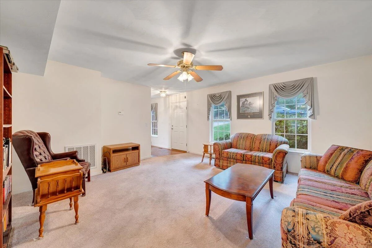 1569 Read Mountain RD NE - Photo 17