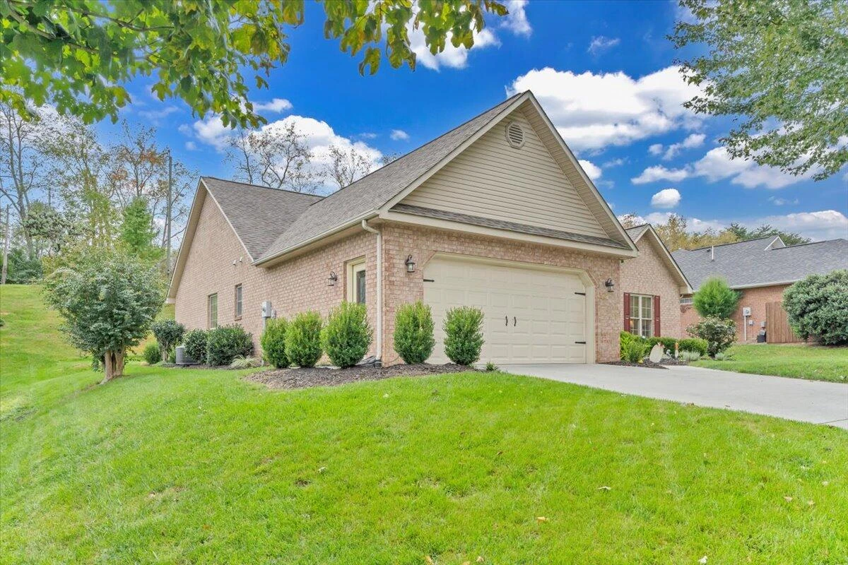 1523 Rosewalk LN - Photo 32