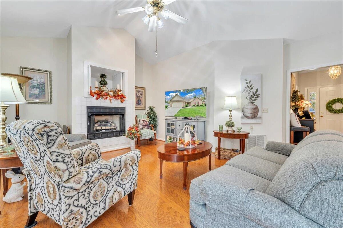 1523 Rosewalk LN - Photo 5