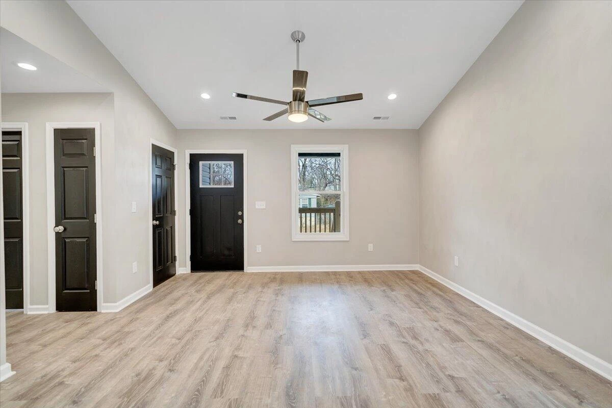 1417 Varnell AVE NE - Photo 12