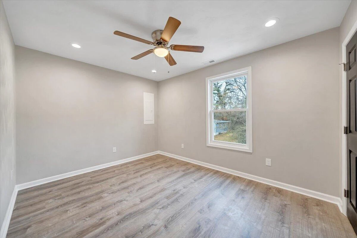 1417 Varnell AVE NE - Photo 17