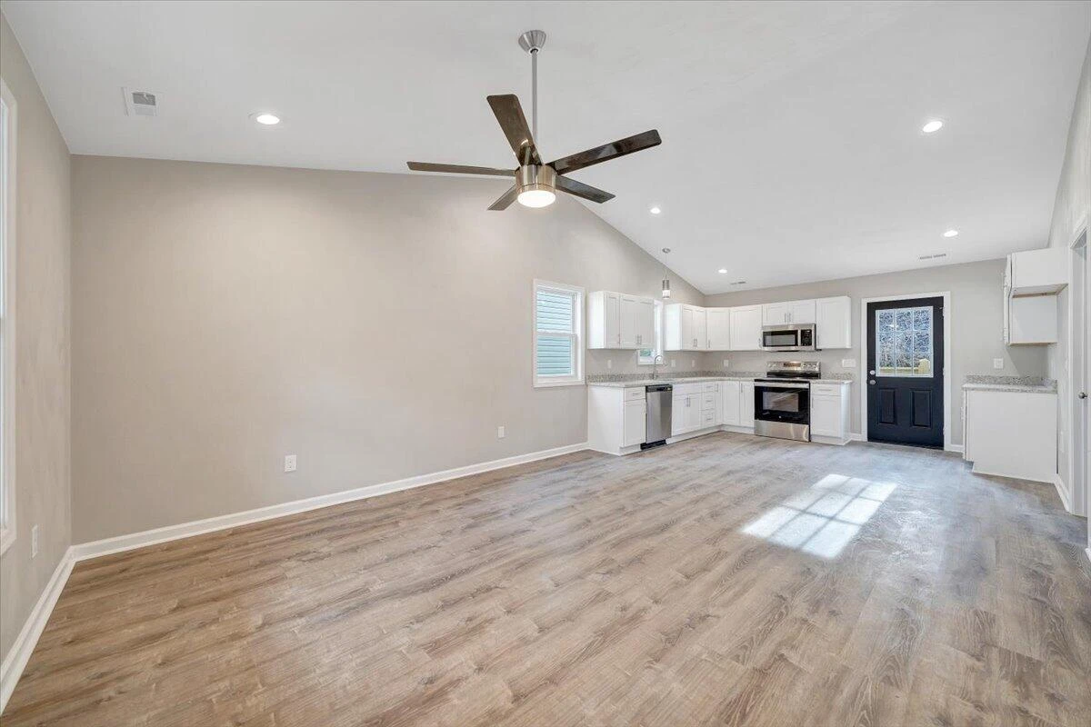1417 Varnell AVE NE - Photo 3