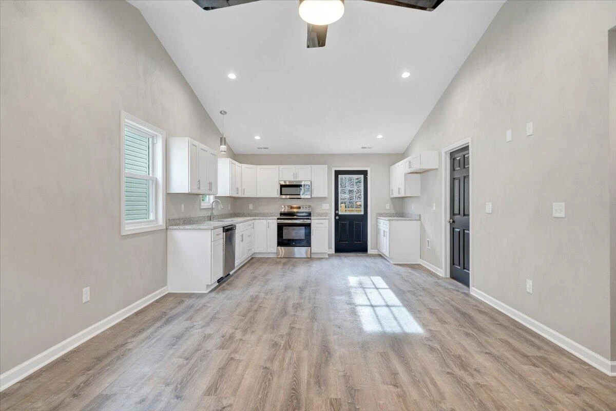 1417 Varnell AVE NE - Photo 4