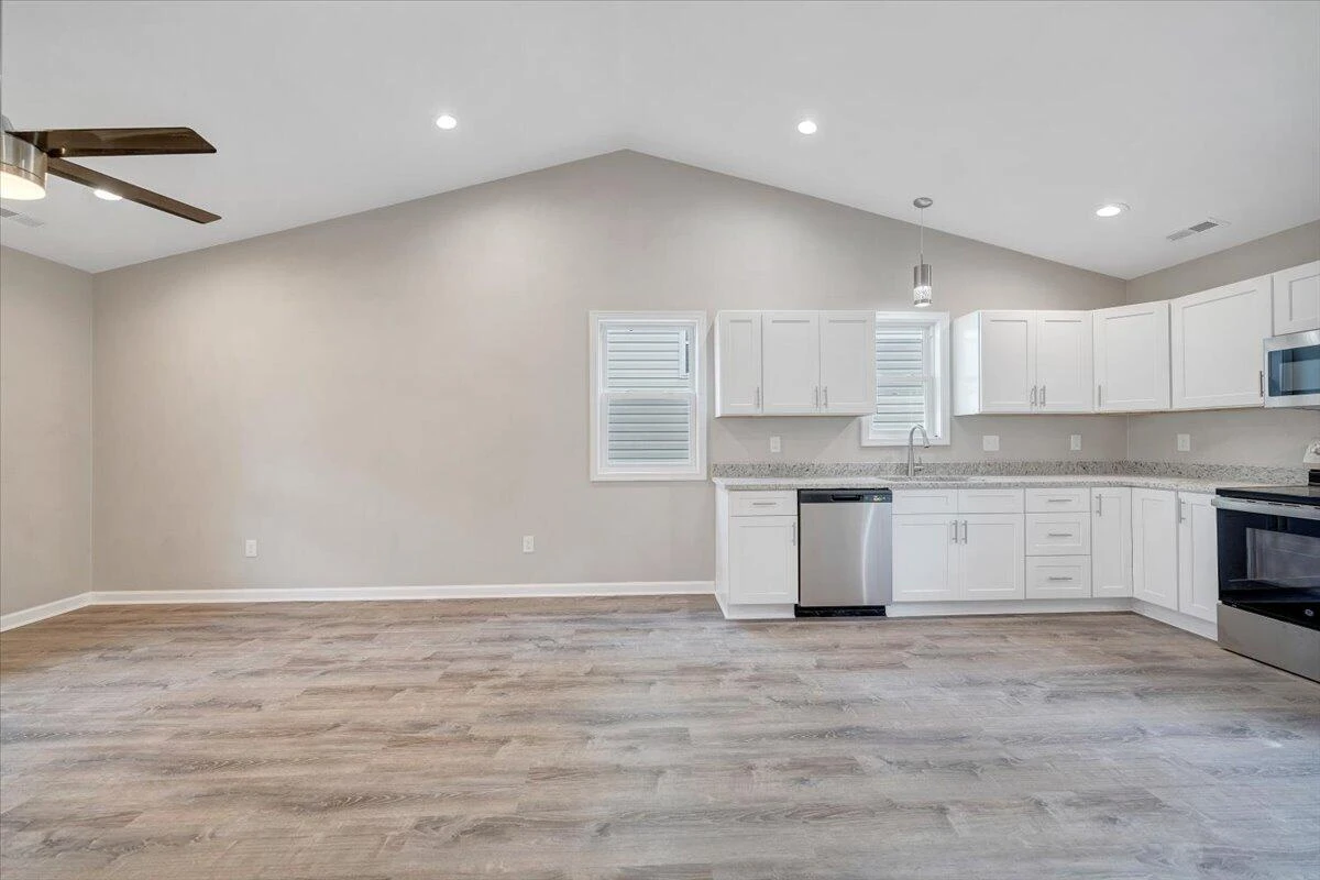1417 Varnell AVE NE - Photo 6