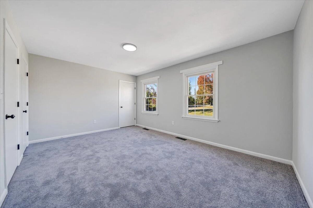 111 Southampton DR - Photo 13