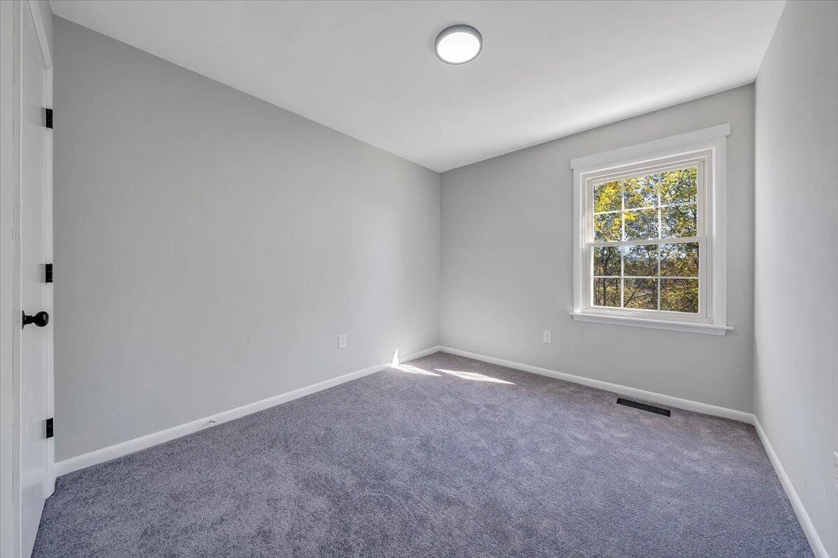 111 Southampton DR - Photo 19